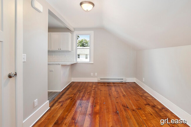 Building Photo - 25 Seward Ave NW