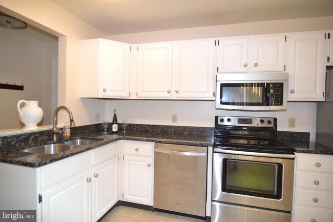 Building Photo - 1602 Augusta Cir
