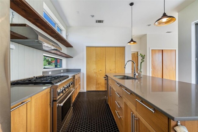 Building Photo - 5334 Sendero Hills Pkwy