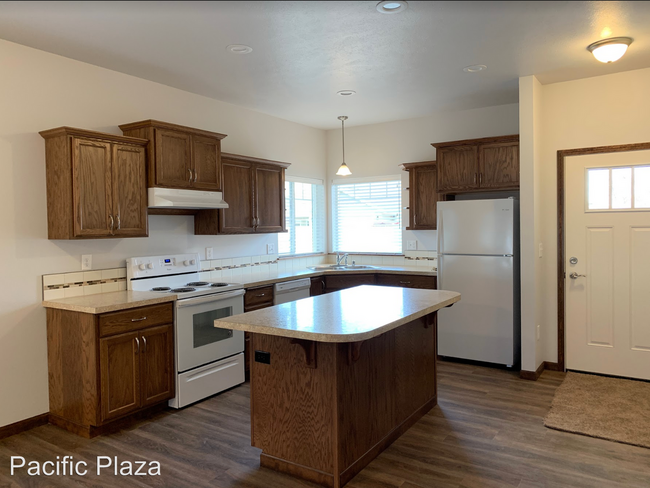 Building Photo - 2 br, 2 bath Apartment - 13914 E 14th Lane