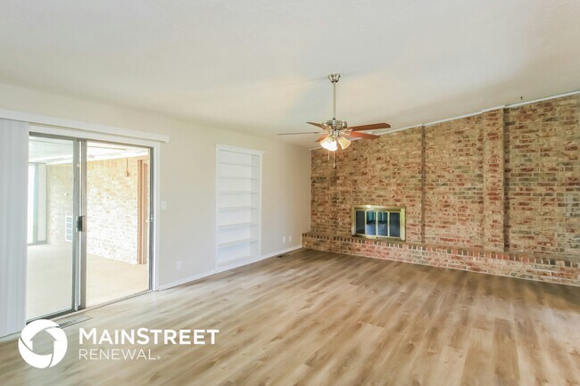 Building Photo - 3920 Green Hills Ct