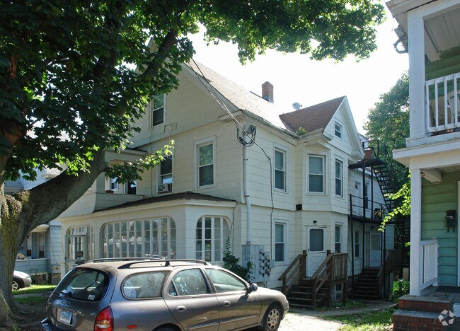 Building Photo - 174 Montauk Ave