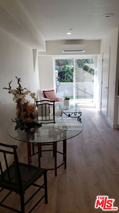 Foto del edificio - 2133 Carmona Ave