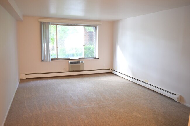 Building Photo - 1475 Rebecca Dr