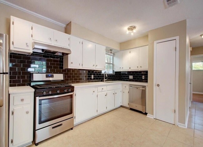 Foto del edificio - 610-Genard-1 Genard St