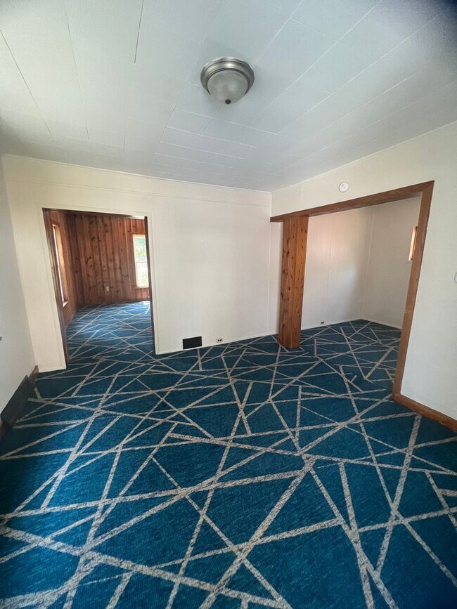 Building Photo - Updated 4 Bedroom House