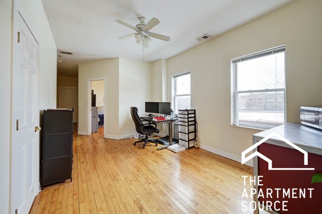 Foto del edificio - 882 N Marshfield Ave