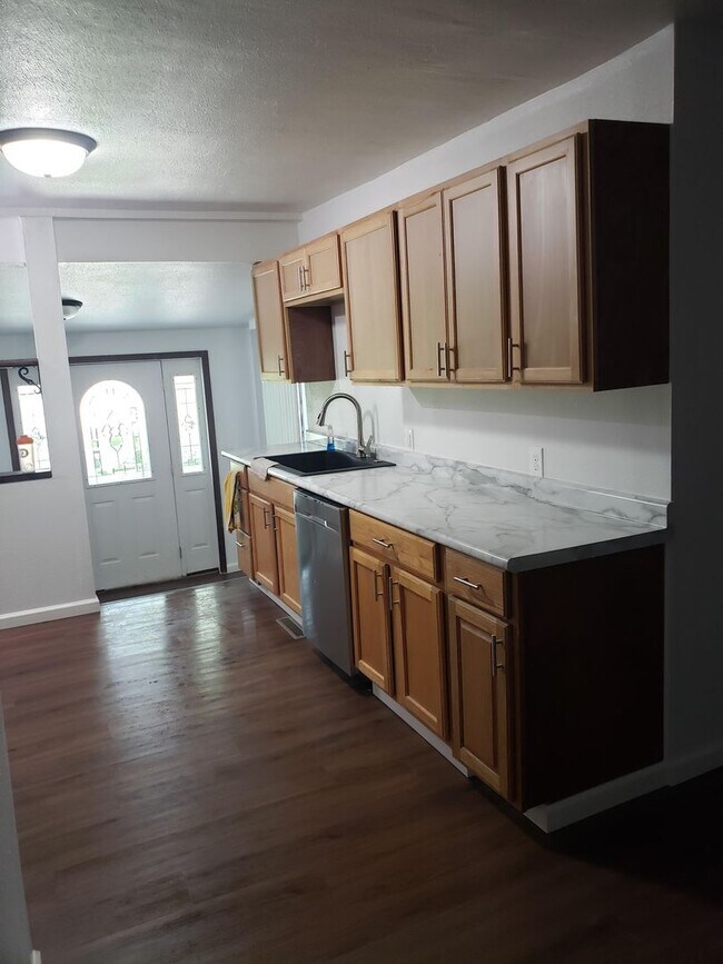 Foto del edificio - 3 Bed 1 Bath in Tomah, WI