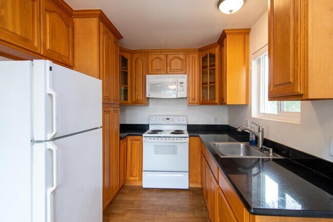 Building Photo - 3569 Agate Dr