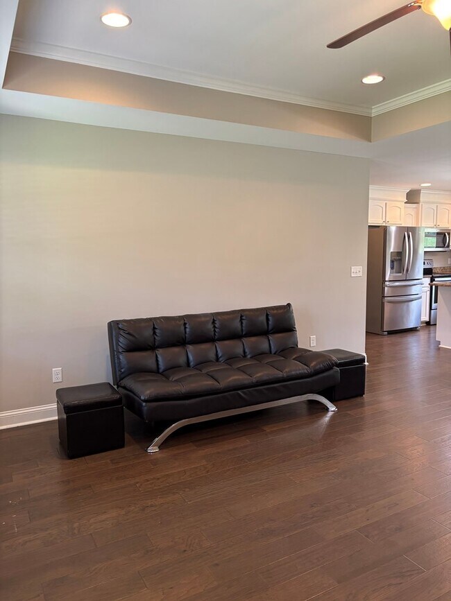 Building Photo - 531 Waterlily Dr