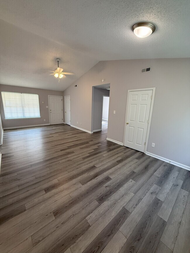 Foto del edificio - 817 N Avon St