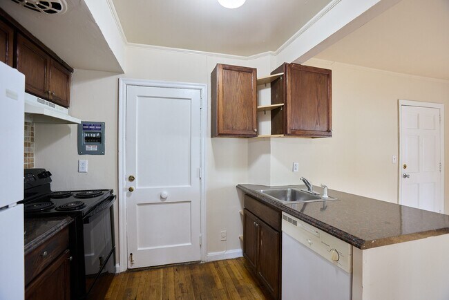 Foto del edificio - 1337 Briarwood Dr NE