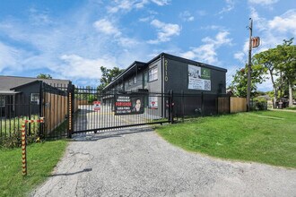 Building Photo - 2110 Melbourne St