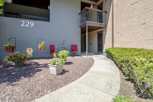 Foto del edificio - 229 Medford Ct