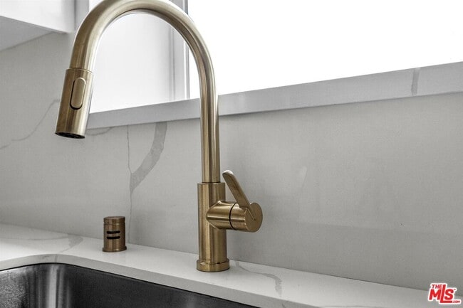 Foto del edificio - 4703 Saturn St