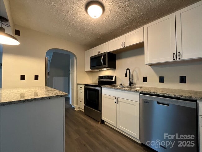 Building Photo - 3905 Freedom Dr