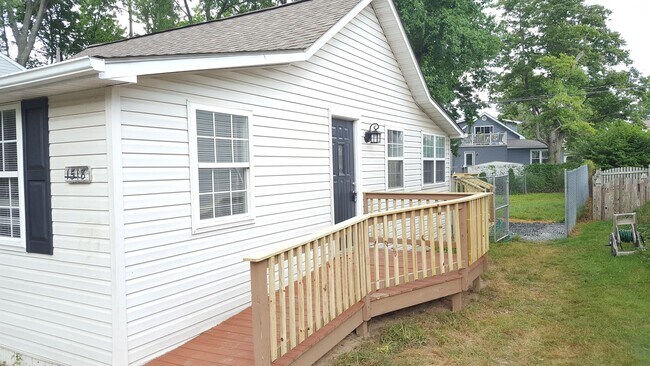 Building Photo - Location, location, location!  Renovated B...