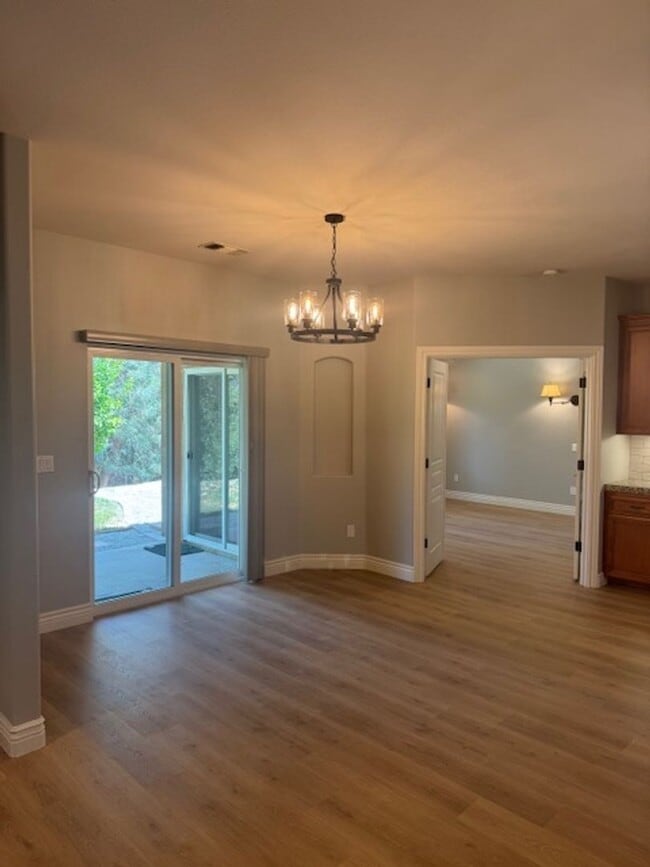Building Photo - Stunning Westside Home with Landscaping!