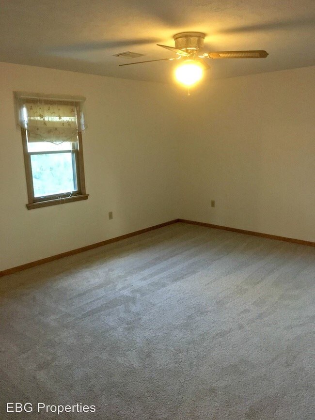 Building Photo - 4 br, 3 bath House - 8961 Elm Street