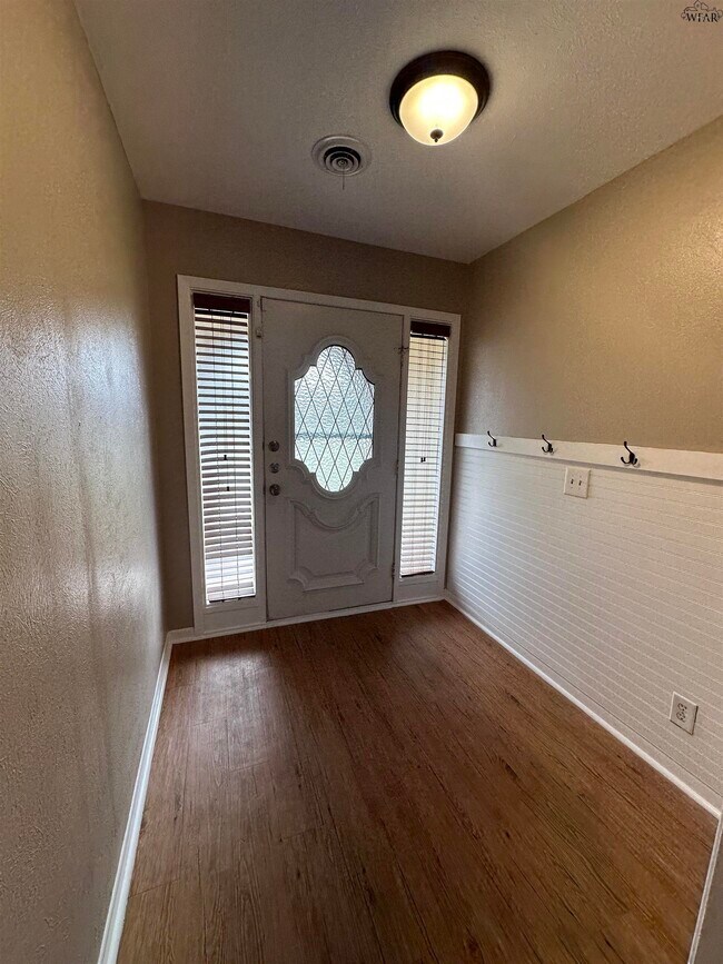 Foto del edificio - 3510 University Ave