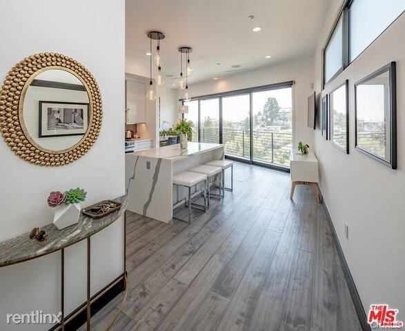 Building Photo - 3 br, 3.5 bath House - 2041 N Sycamore Ave