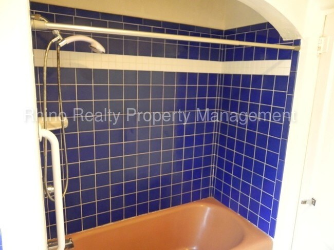 Building Photo - 525 Buena Vista Dr SE