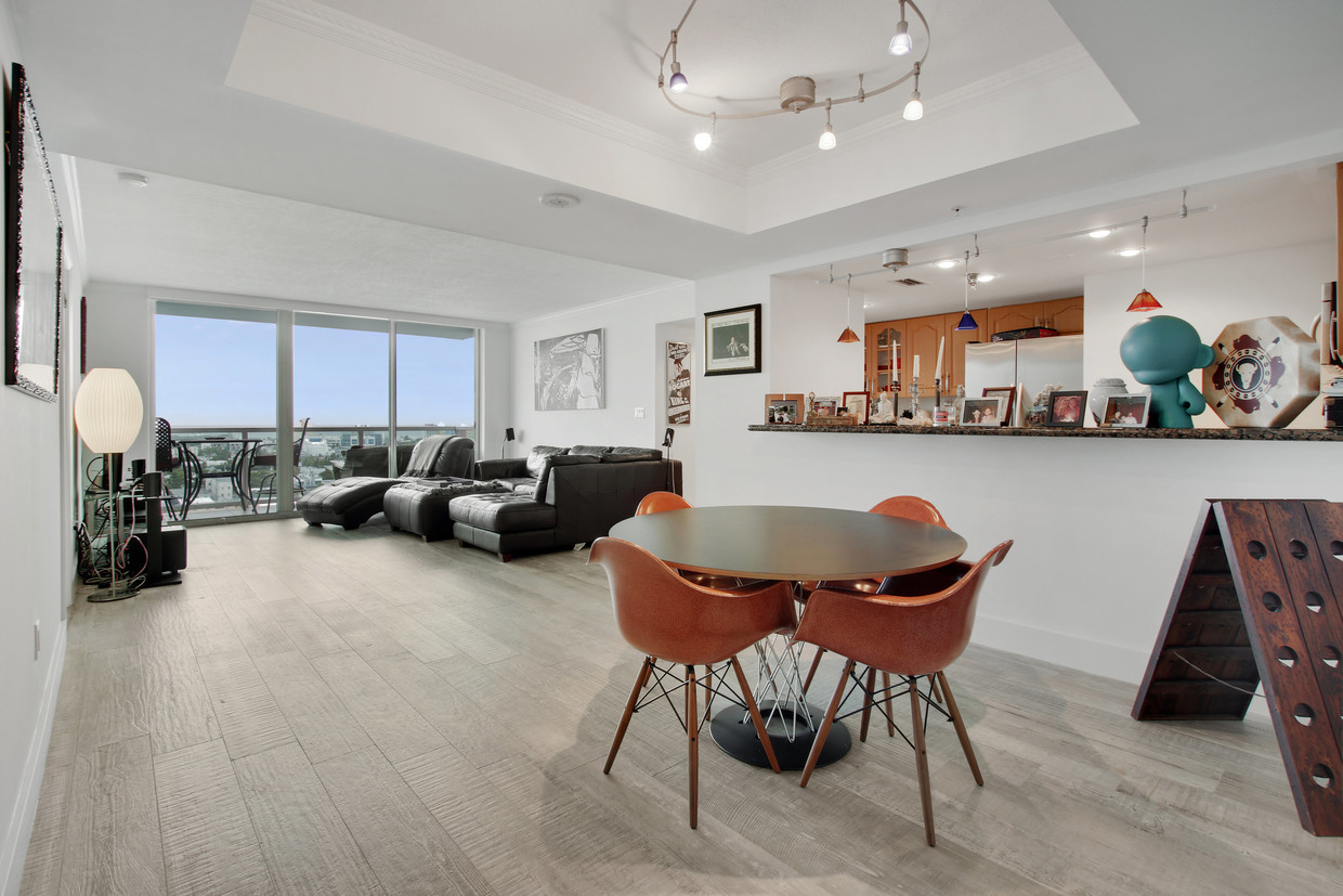 Foto principal - 650 West Ave