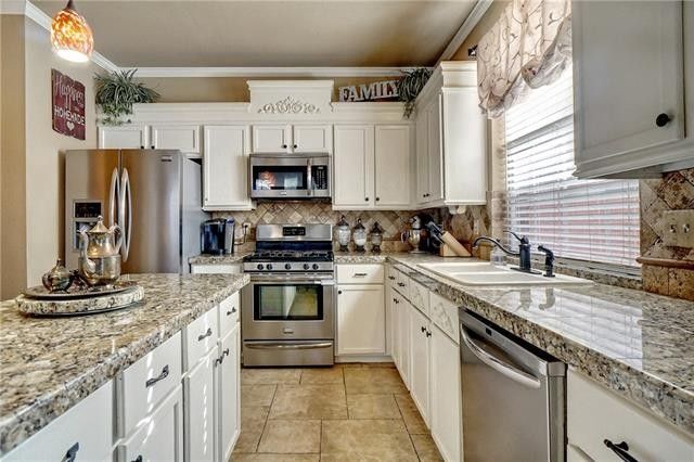 Kitchen - 7429 Buckskin Ct