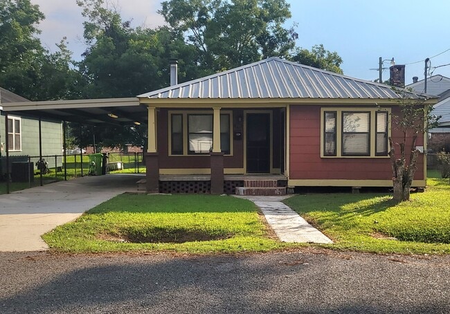 Front - 708 Vincent St