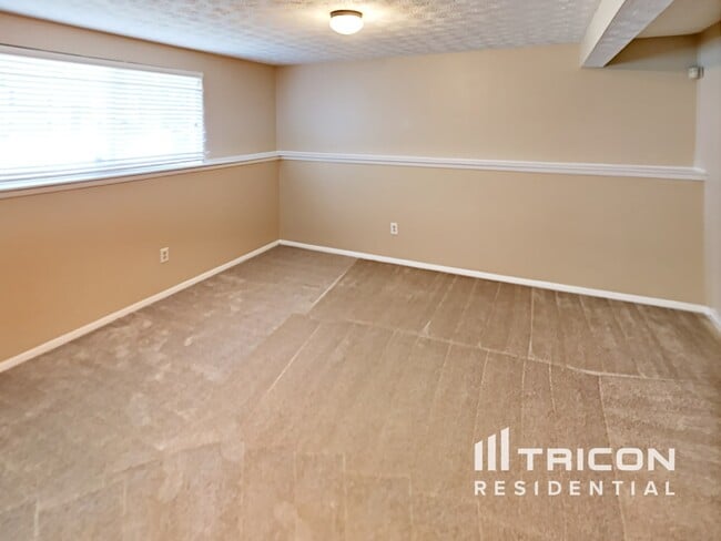Foto del edificio - 6151 Raintree Bend