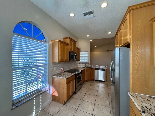Foto del edificio - 4 Bedroom 2 Bath Single Family Home in Orl...