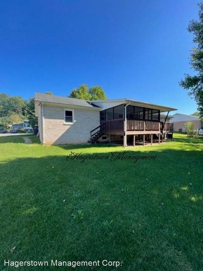Building Photo - 3 br, 2 bath House - 20818 Emerald Dr