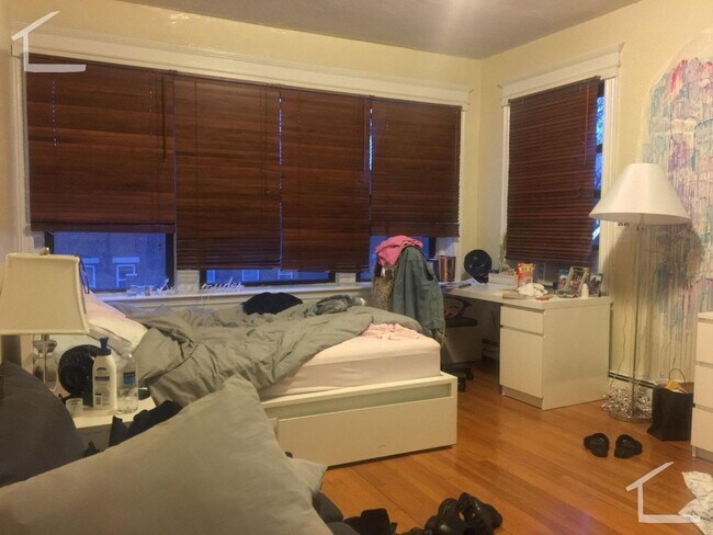 Foto del edificio - AMAZING 5 BED IN BROOKLINE!!!