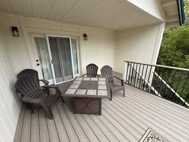 Foto del edificio - Resort-Style Living at Poker Flats gated community – 4 BR / 3 BA Multi-Level Home
