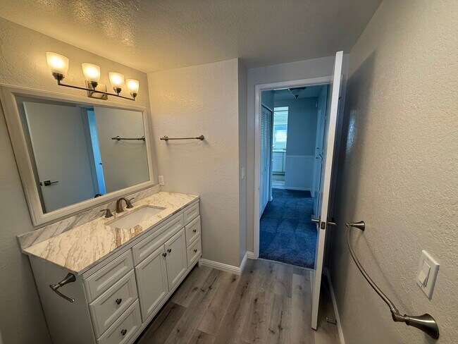 Foto del edificio - 4831 Dorrance Way