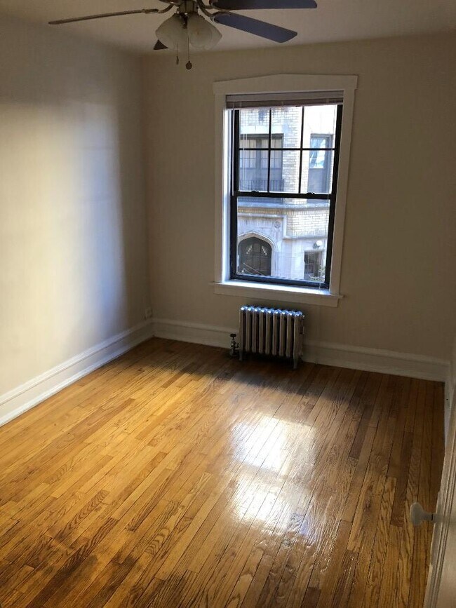 Foto del edificio - 6364 N Hermitage Ave