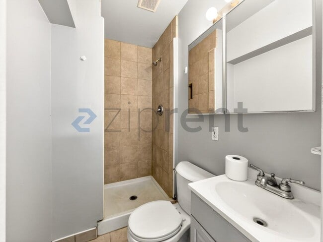 Building Photo - Unit Single bedroom