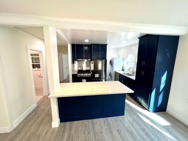 Photo - 855 W 43rd Pl Apartment