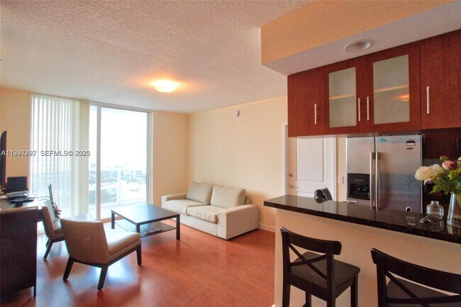 Foto del edificio - 601 NE 23rd St