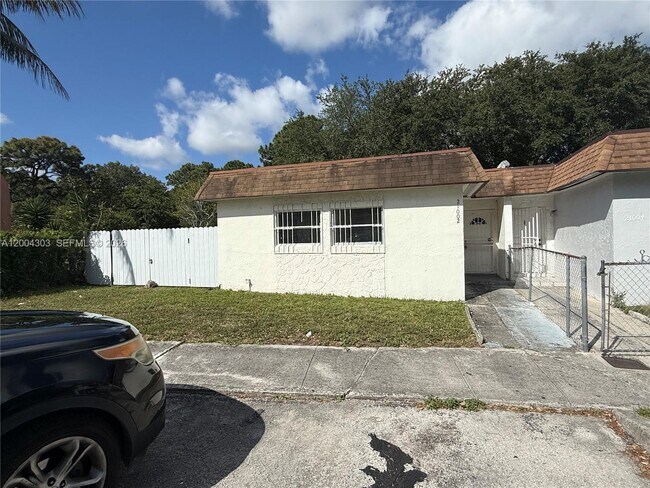 Foto del edificio - 21002 NW 39th Ave