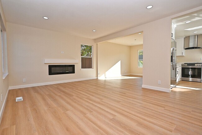 Foto del edificio - $4590 -- Beautifully Remodeled Brookvale Home on a Quiet Court