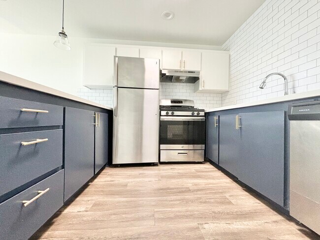 Building Photo - 2965 Waverly Dr. Los Angeles, CA 90039