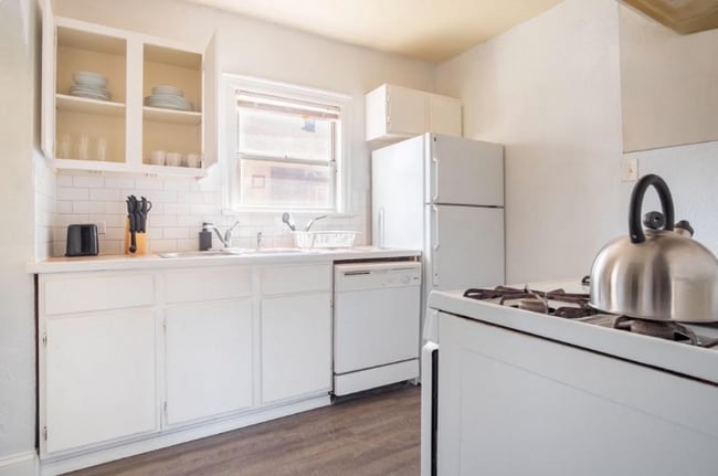 Building Photo - 5928-5928 Victor St