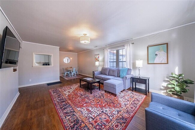 Foto del edificio - 731 N Woolsey Ave