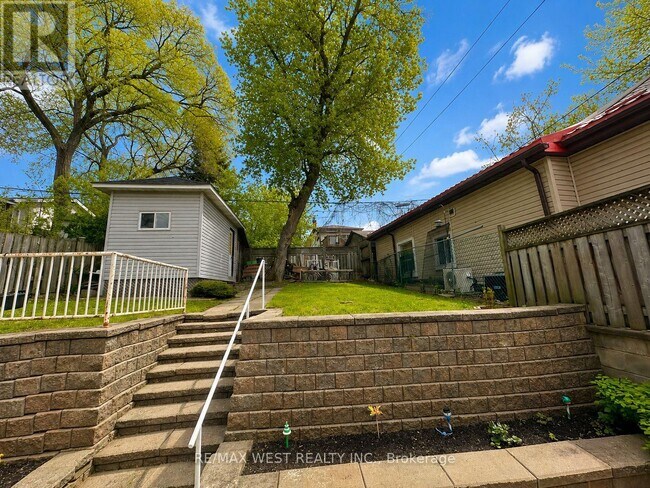 Photo du bâtiment - 355 Silverthorn Ave