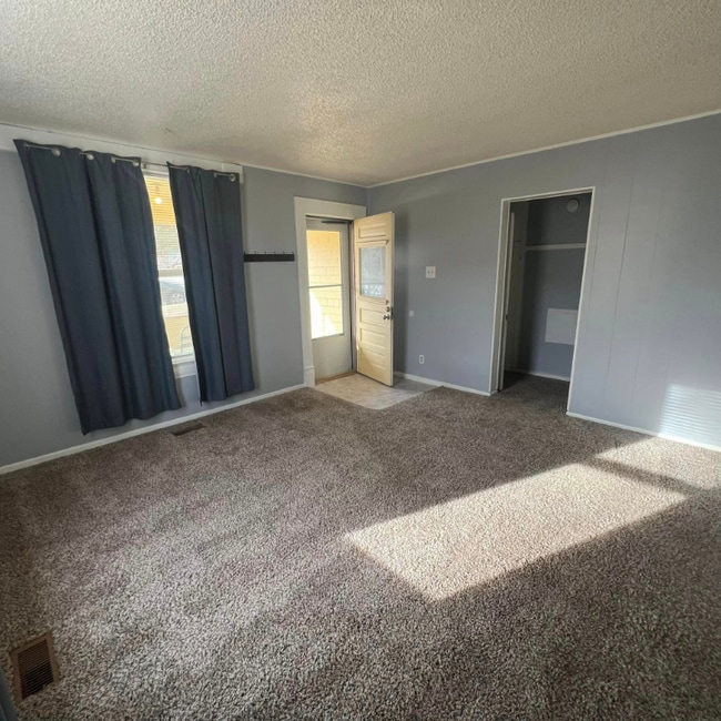 Building Photo - 2540 Ehrich St