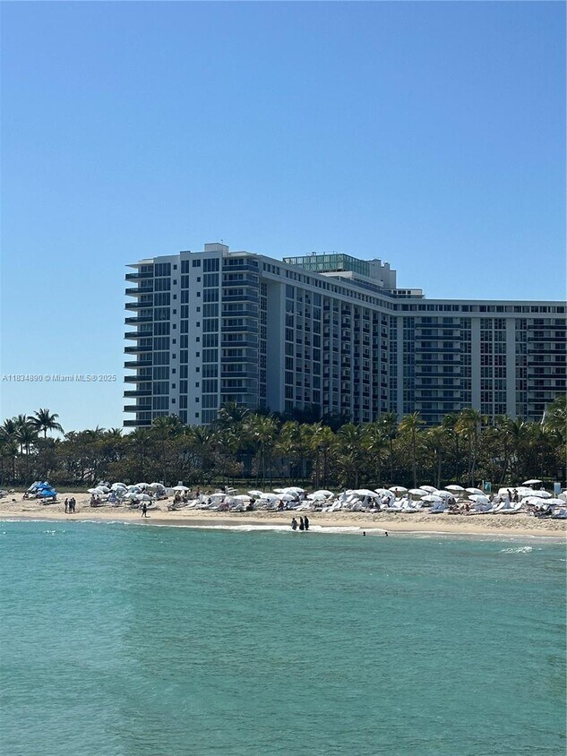 Primary Photo - 10275 Collins Ave