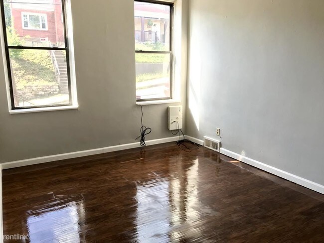 Foto del edificio - 7634 Roslyn St