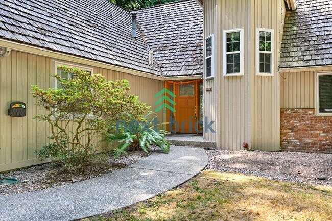 Building Photo - Spacious 5-Bedroom Haven with 3 Full Baths in Redmond – Your Dream Home Awaits!