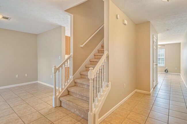 Building Photo - 205 Swaying Pine Ct